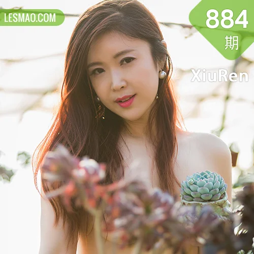 秀人网 西希白兔 No.0884在线看图，纯白梦境中的温柔凝视与光影交织的视觉盛宴