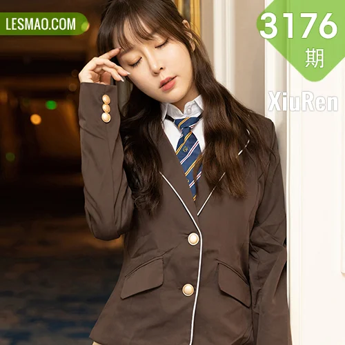 秀人网 王雨纯 No.3176在线看图，春日花间光影写真集展现纯欲交织的视觉盛宴