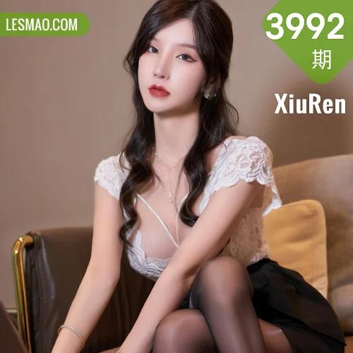 秀人网 周于希Sandy No.3992在线看图，清新系写真全记录从晨曦花园到复古影棚的视觉盛宴