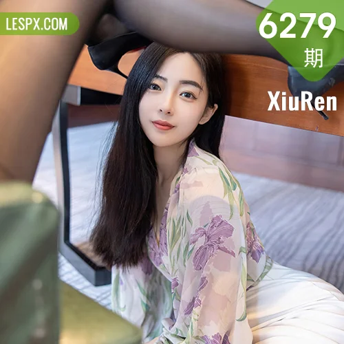 秀人网 星子柒kiki No.6279在线看图，清新氧气感与复古油画风交织的梦幻写真全记录