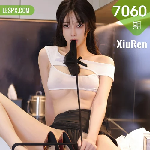 秀人网 玥儿玥er No.7060在线看图，清新少女与复古胶片交织的夏日恋曲写真全记录