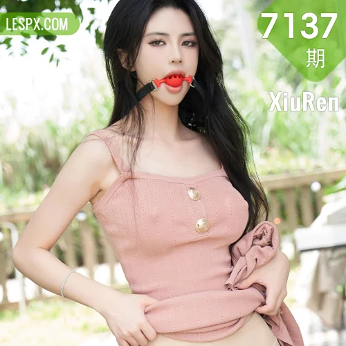 秀人网 浅浅Danny No.7137在线看图，清新氧气少女与复古胶片质感交织的夏日光影物语写真摄影全记录