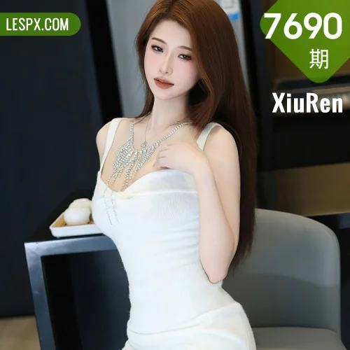 秀人网 月酱儿 No.7690在线看图，纯白梦境与暗夜花火双重奏写真全记录