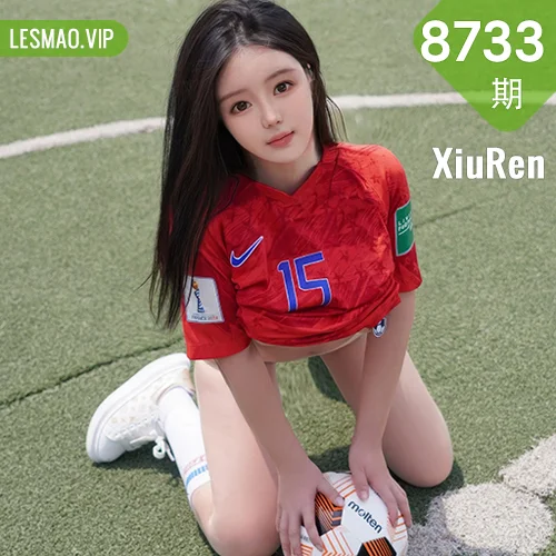 秀人网 小薯条nienie No.8733在线看图，春日樱花树下的纯白梦境与午后咖啡馆的慵懒时光写真摄影全记录