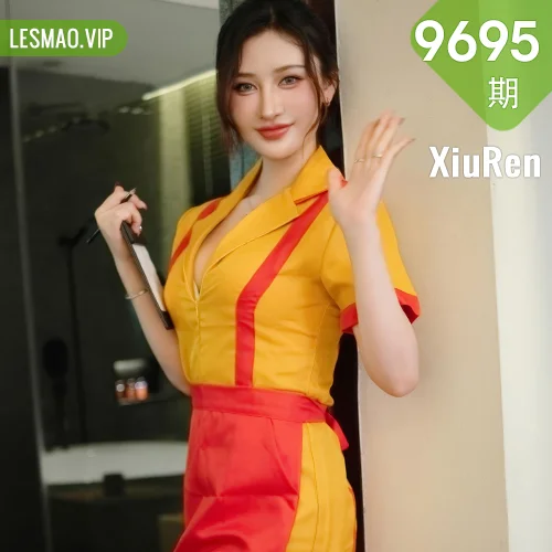 秀人网 蕾蕾醒了没 No.9695在线看图，春日庭院私房写真光影交织下的慵懒少女心事