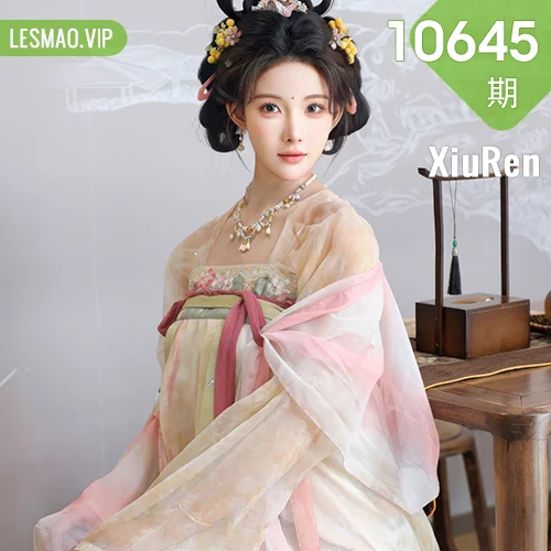 秀人网 梨霜儿 No.10645在线看图，纯白梦境与复古花房的视觉盛宴全记录写真摄影故事