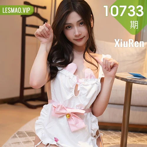 秀人网 刘婷婷 No.10733在线看图，春日樱花树下的纯白梦境与复古咖啡馆的温柔时光写真摄影全记录