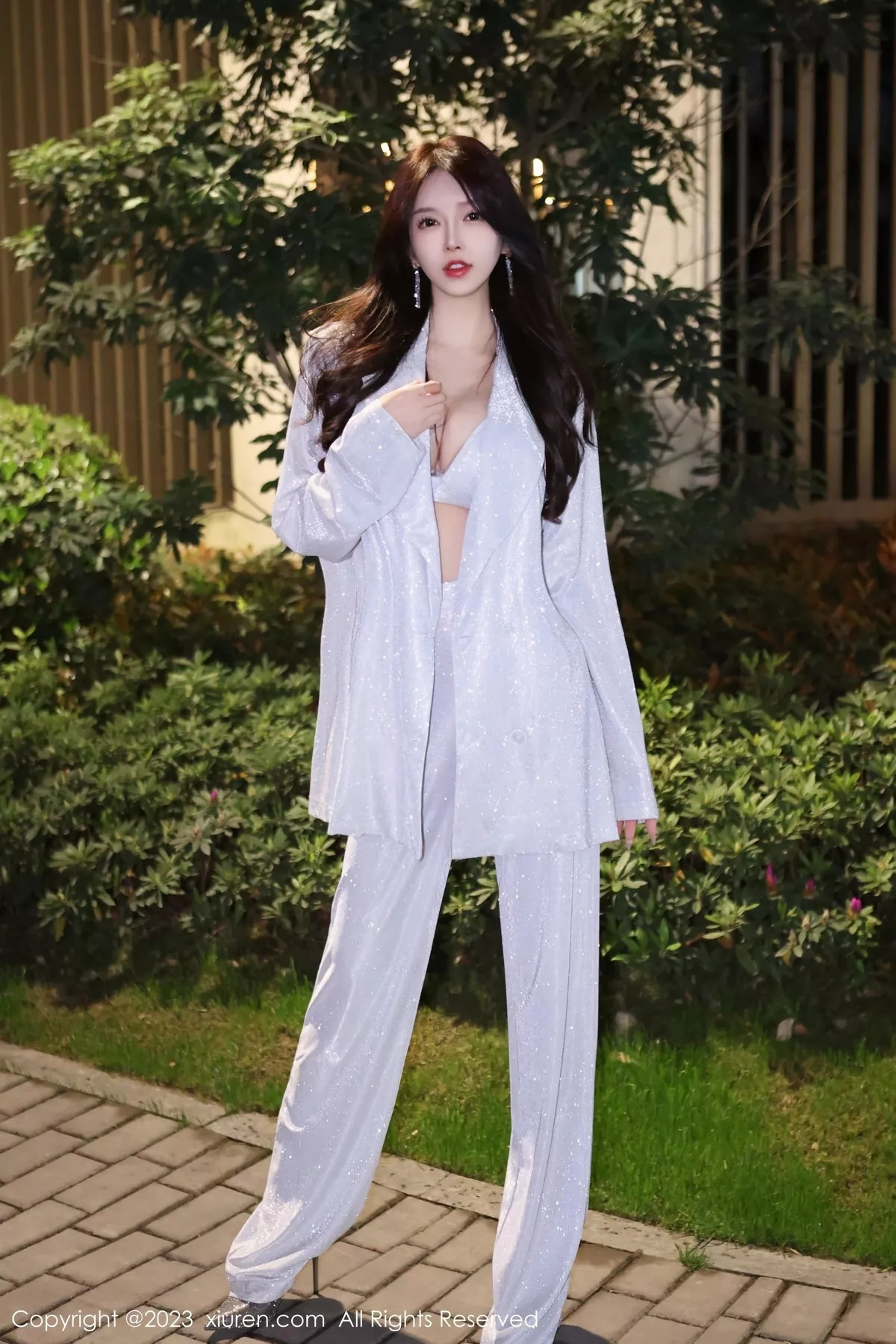 秀人网 玉兔miki No.6605在线看图，6605期春日梦境私房写真光影全记录