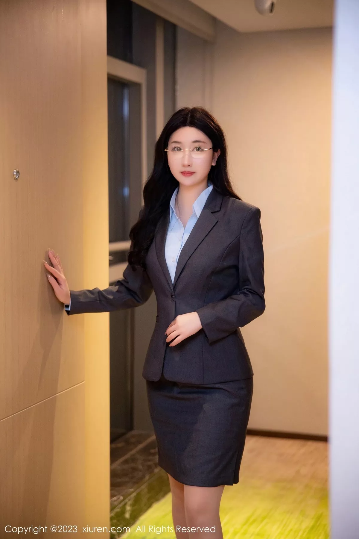 秀人网 江真真 No.6607在线看图，春日光影下的纯白絮语与午后花园邂逅浪漫写真集