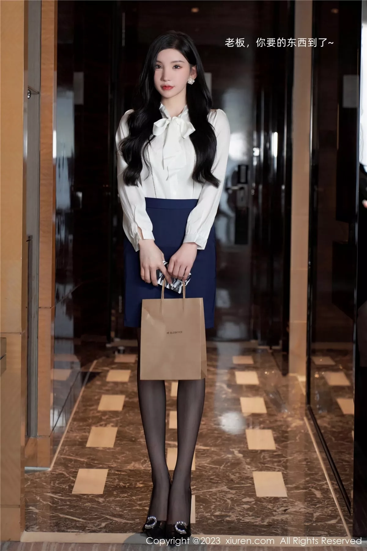 秀人网 周于希Sally No.6614在线看图，清新氧气感少女与复古油画风双重奏写真摄影全记录