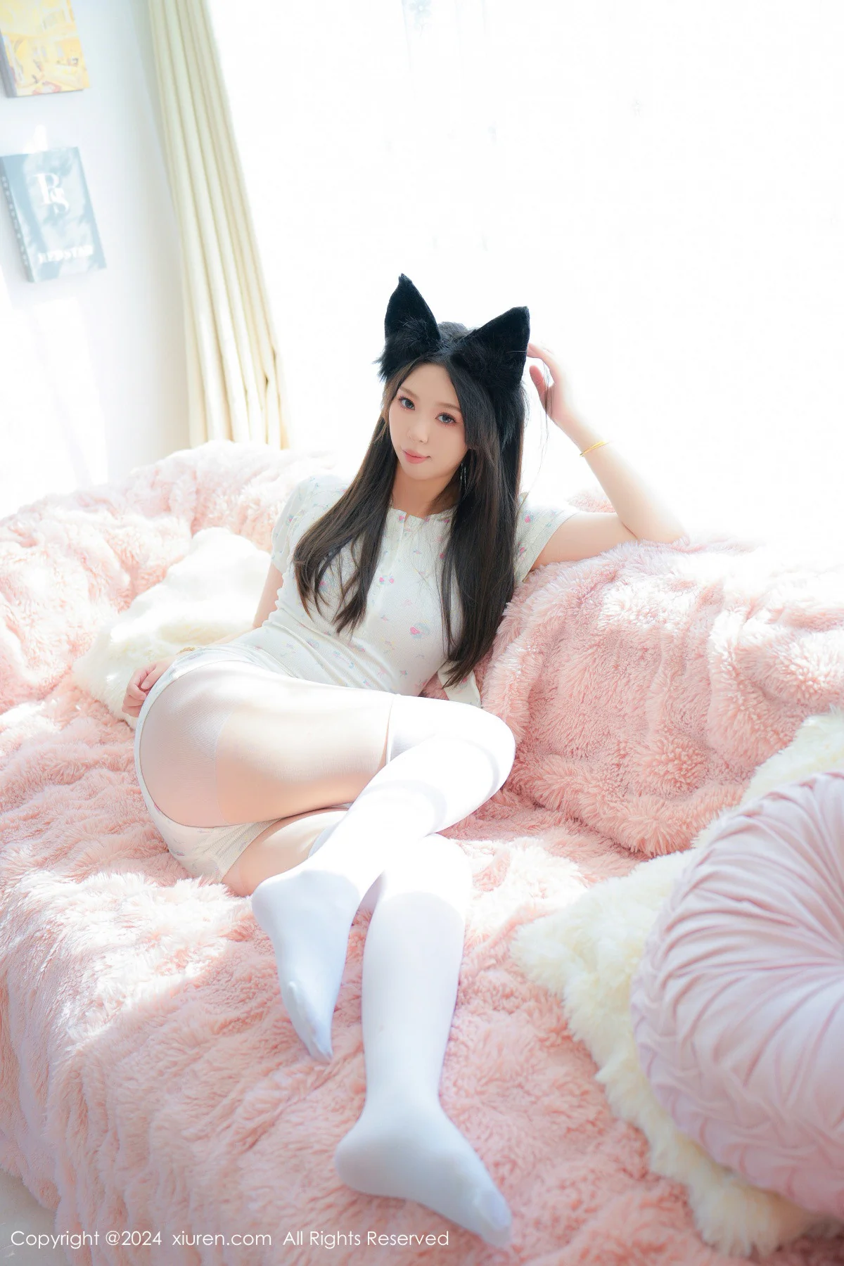 秀人网 小波多 No.8930在线看图，清新少女与复古女神的双重魅力写真摄影全记录