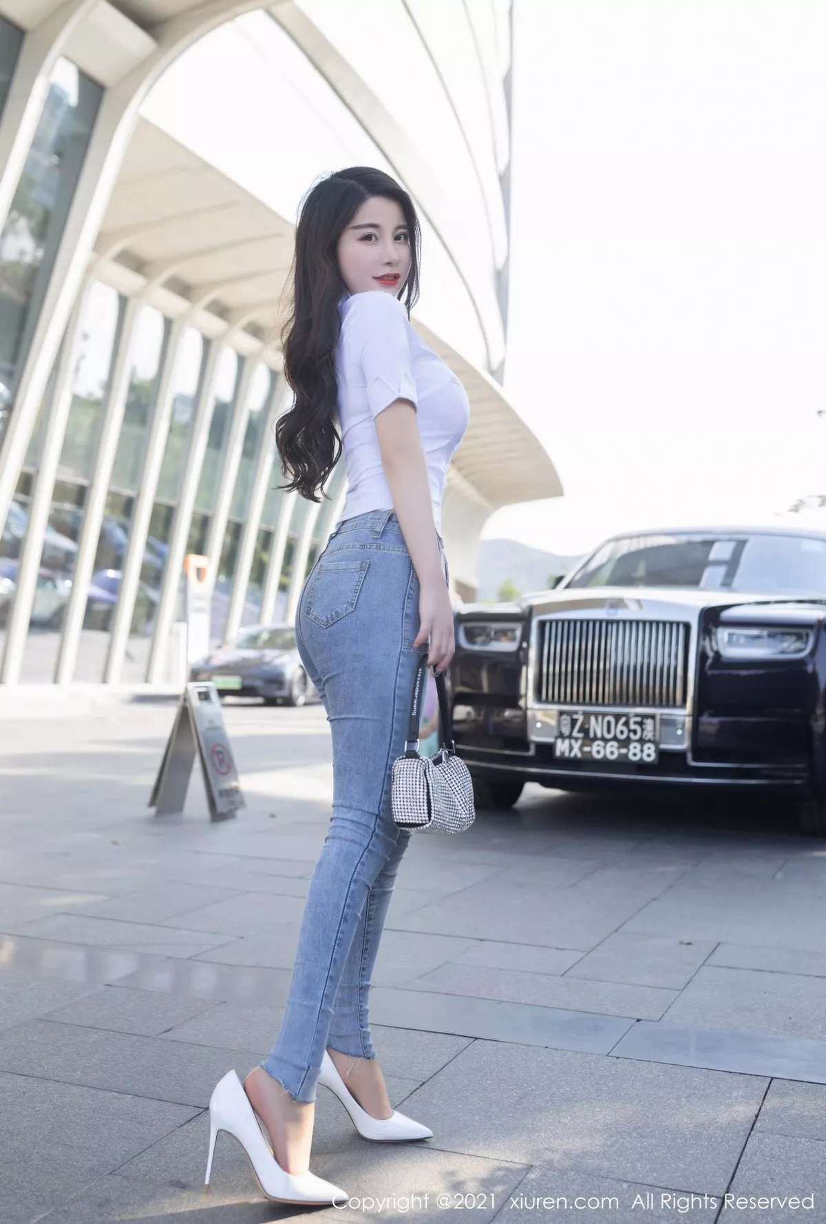 秀人网 美七Mia No.3501在线看图，清新少女与复古女郎双面魅惑写真全记录